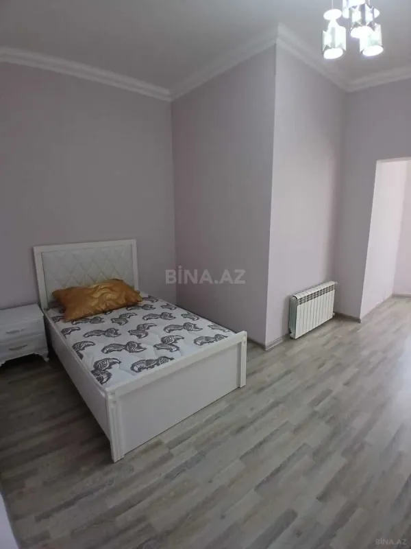 Satılır 9 otaqlı həyət evi 300 m²