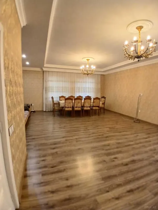 Satılır 9 otaqlı həyət evi 300 m²
