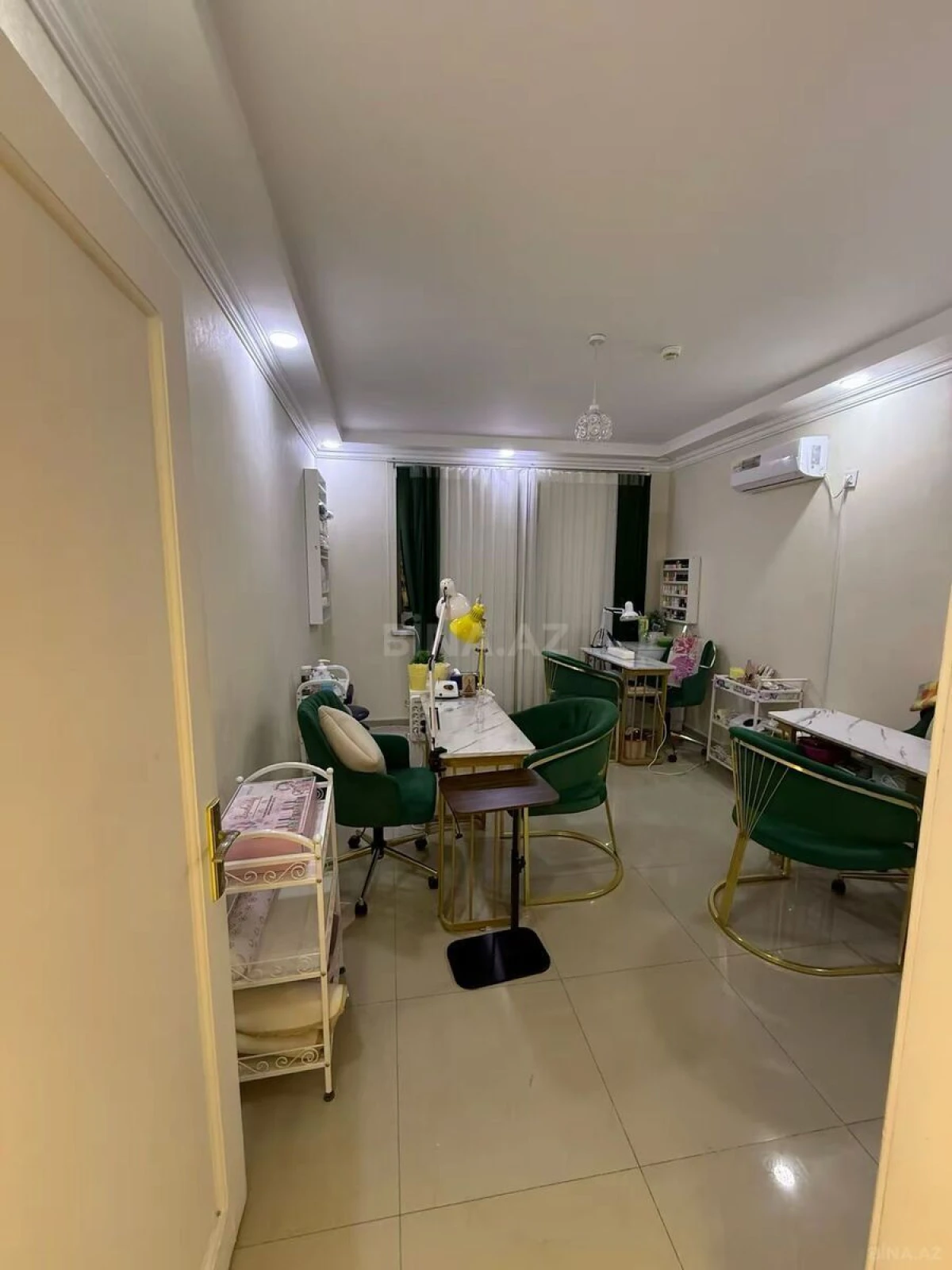 Kirayə verilir obyekt 107 m²