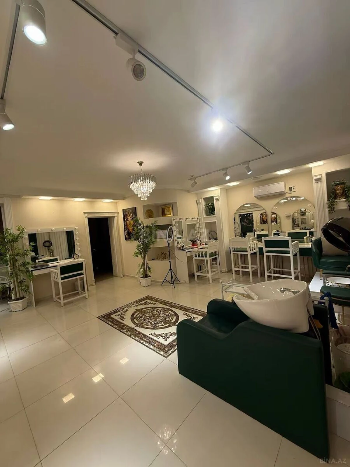 Kirayə verilir obyekt 107 m²