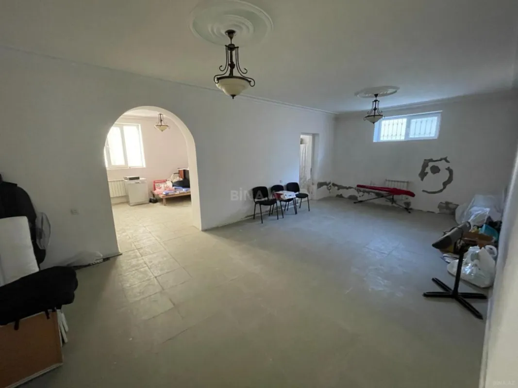 Satılır 12 otaqlı həyət evi 1200 m²