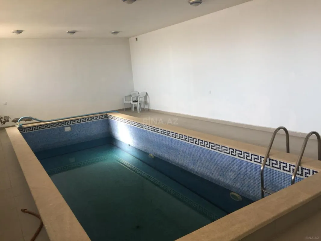 Satılır 12 otaqlı həyət evi 1200 m²