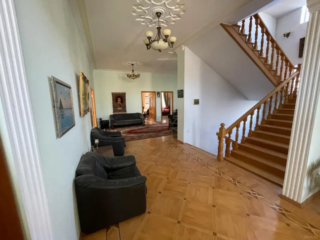 Satılır 12 otaqlı həyət evi 1200 m²