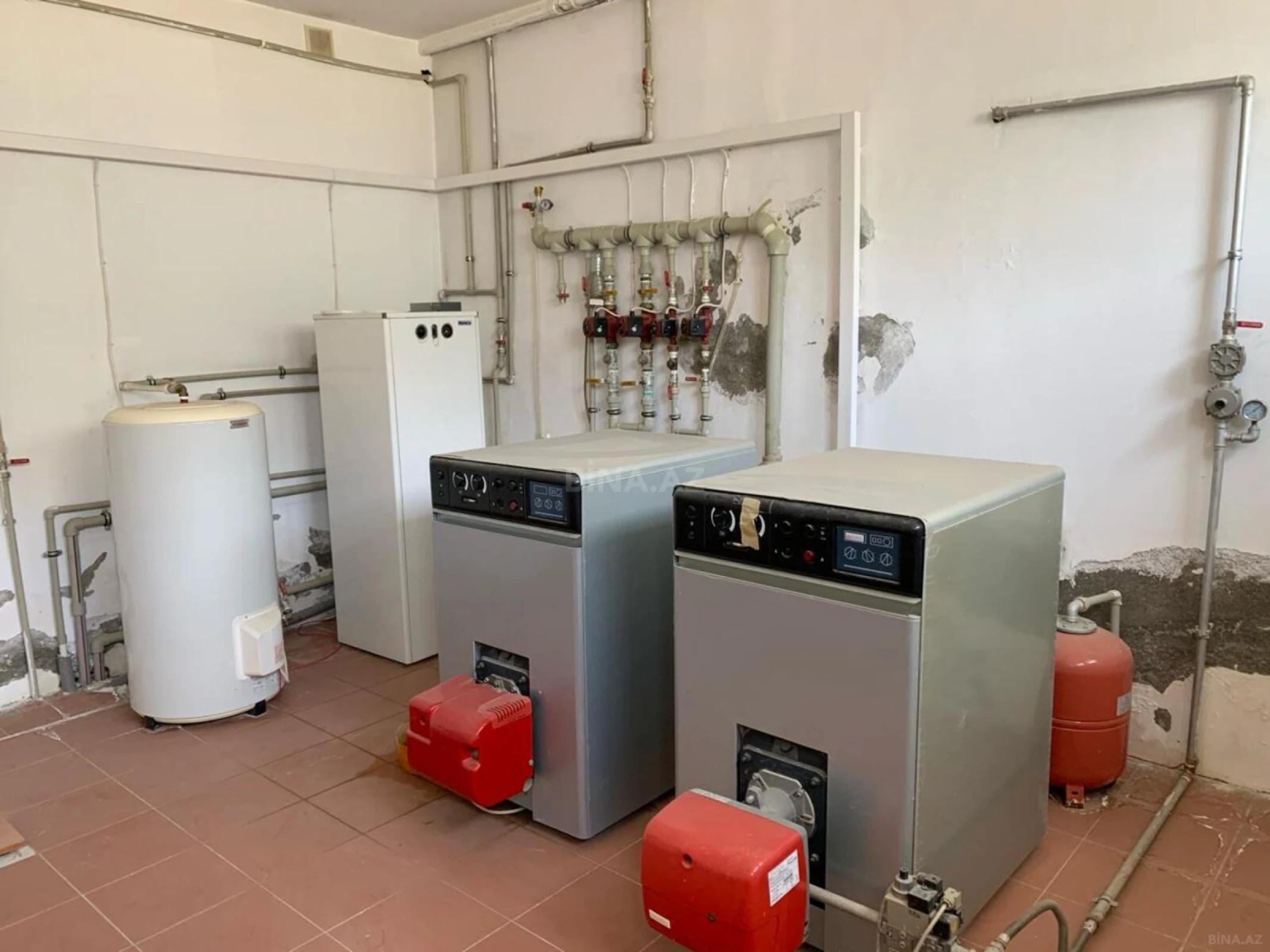 Satılır 12 otaqlı həyət evi 1200 m²