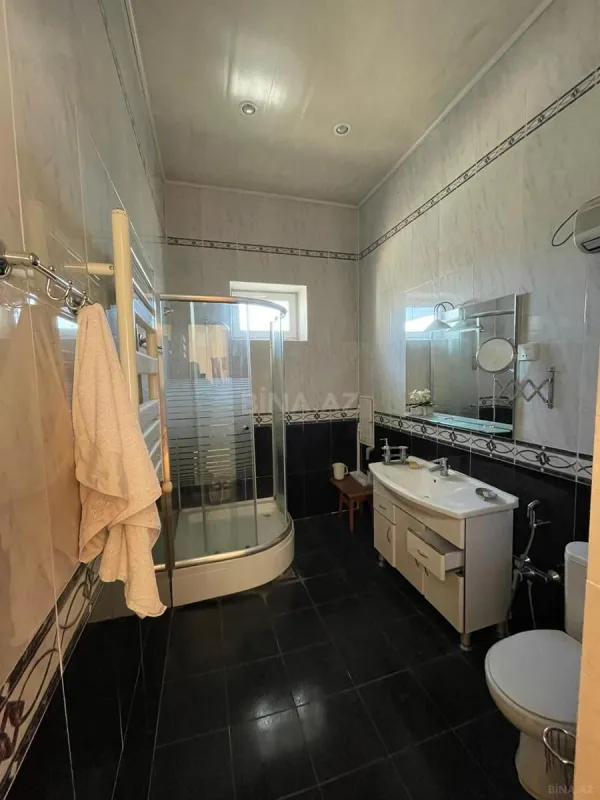 Satılır 12 otaqlı həyət evi 1200 m²