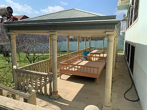 Satılır 12 otaqlı həyət evi 1200 m²