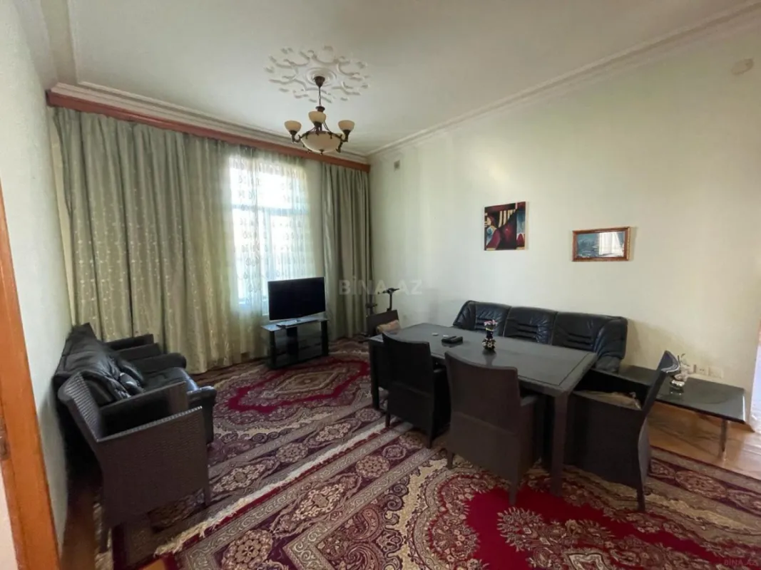 Satılır 12 otaqlı həyət evi 1200 m²