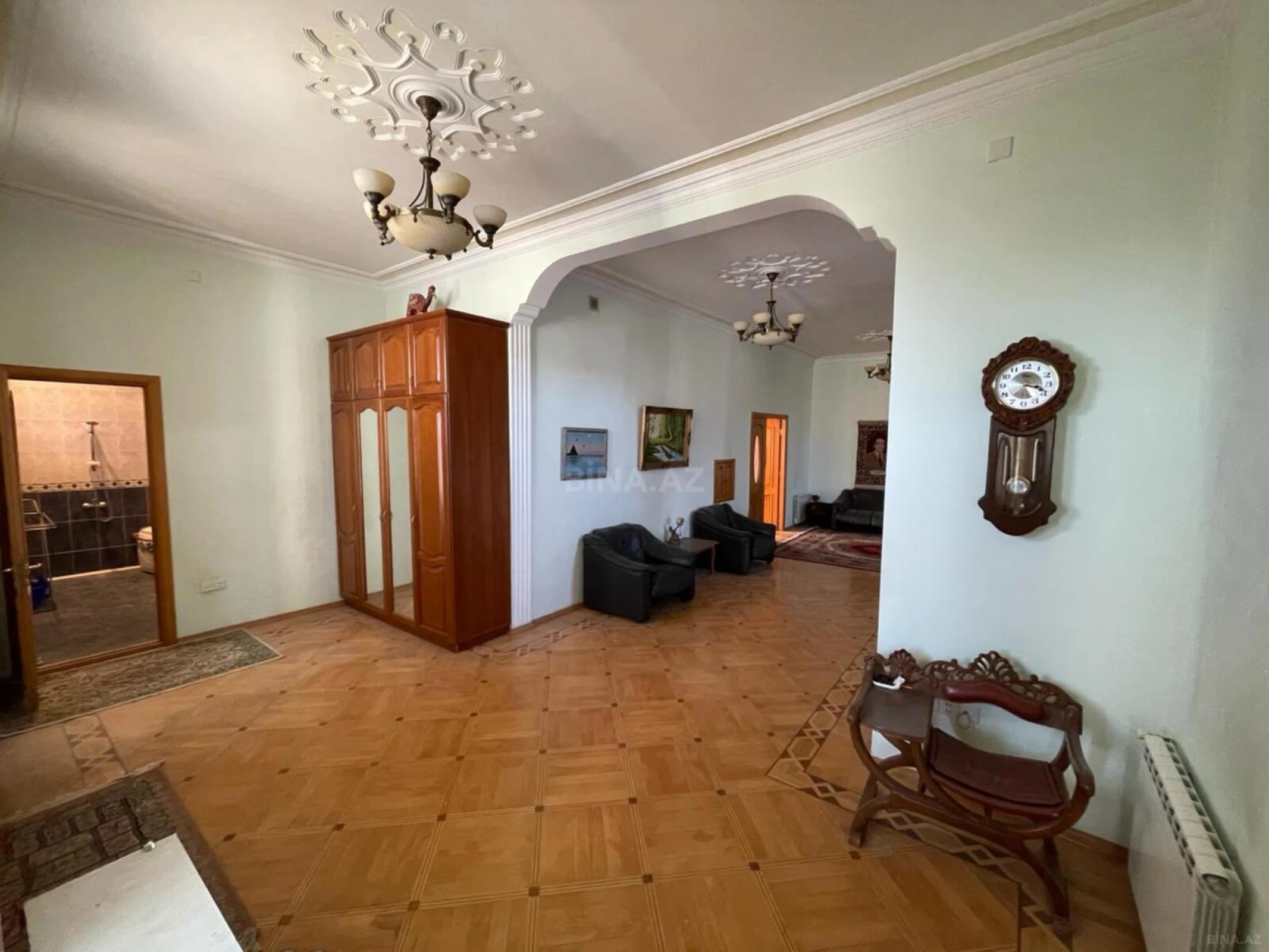 Satılır 12 otaqlı həyət evi 1200 m²