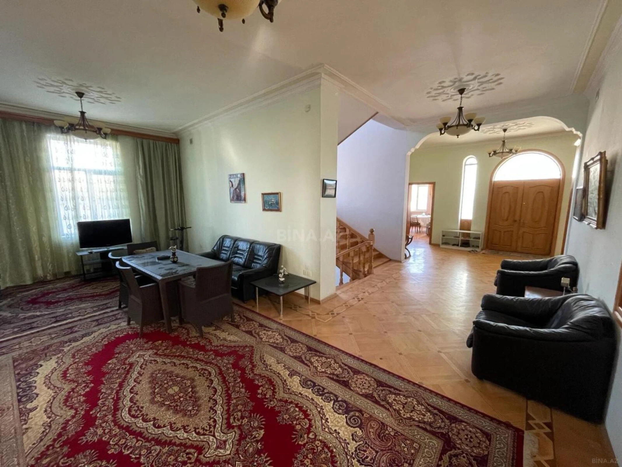 Satılır 12 otaqlı həyət evi 1200 m²