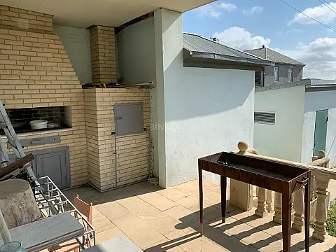 Satılır 12 otaqlı həyət evi 1200 m²