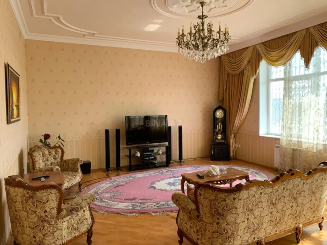 Satılır 12 otaqlı həyət evi 1200 m²