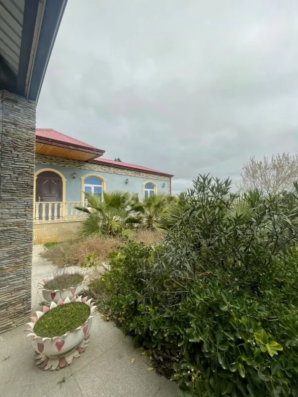 Satılır 3 otaqlı həyət evi 160 m²