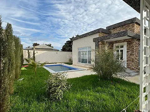 Kirayə verilir 4 otaqlı həyət evi 200 m²