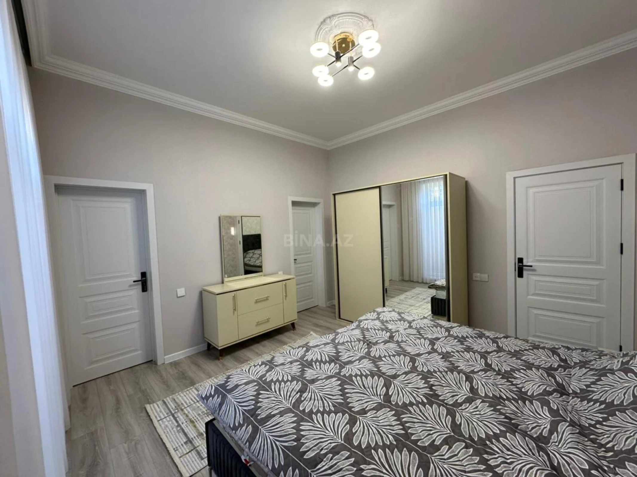 Kirayə verilir 4 otaqlı həyət evi 200 m²