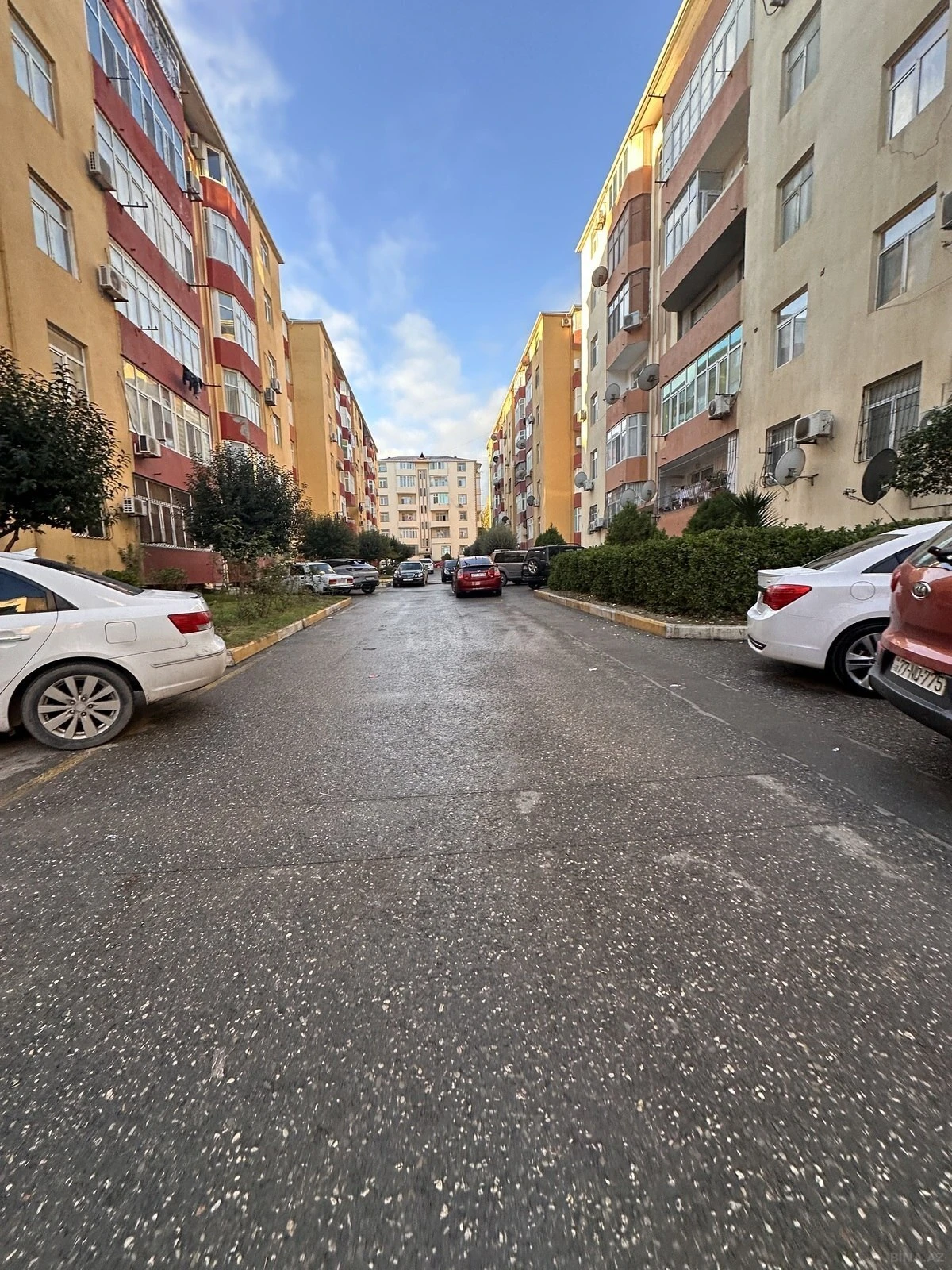 Satılır 2 otaqlı mənzil 71 m²