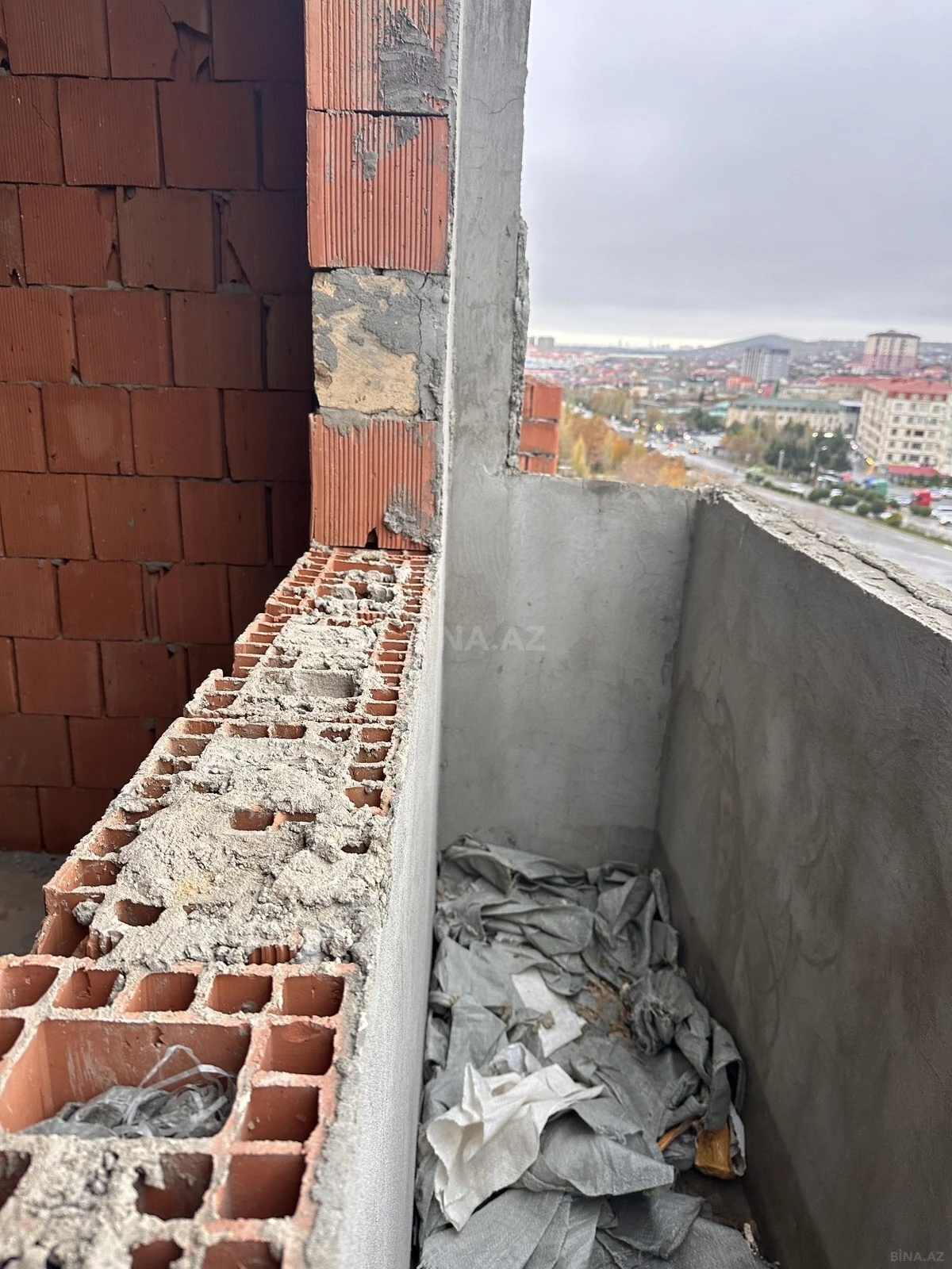Satılır 2 otaqlı mənzil 71 m²