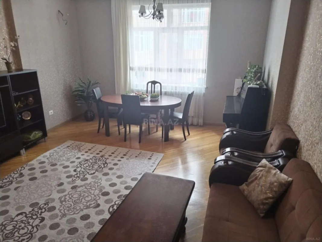 Satılır 4 otaqlı mənzil 140 m²
