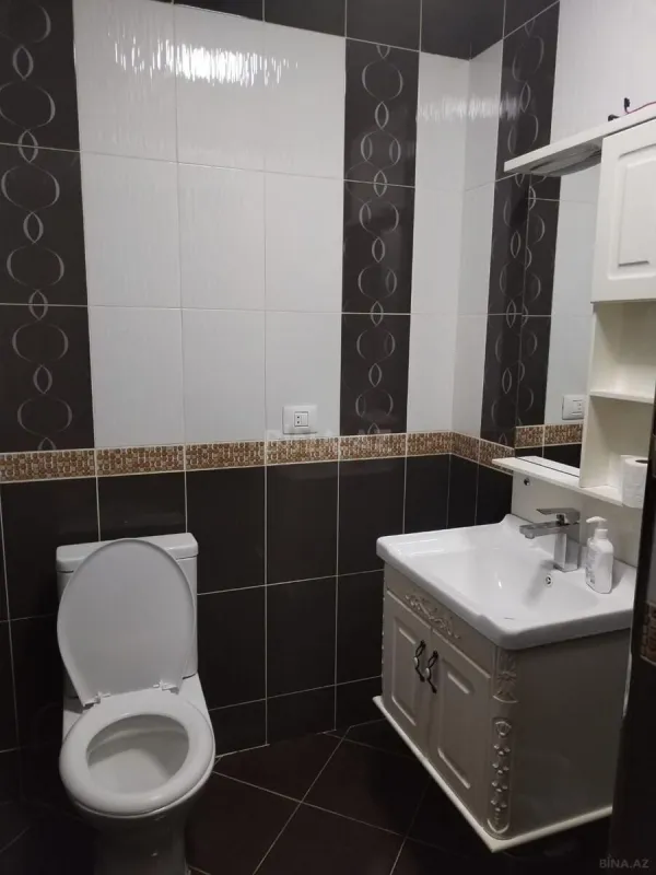 Satılır 4 otaqlı mənzil 140 m²