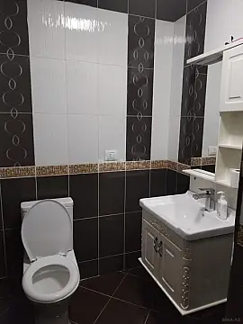 Satılır 4 otaqlı mənzil 140 m²