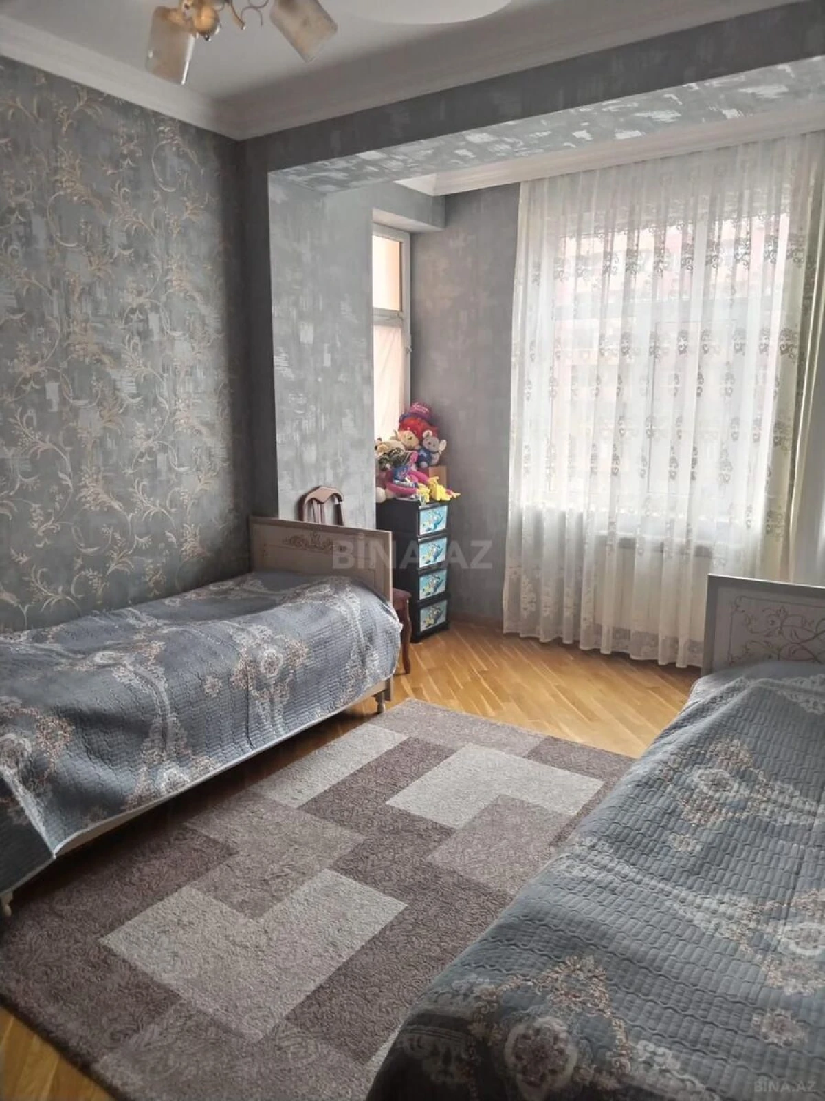 Satılır 4 otaqlı mənzil 140 m²