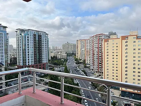 Satılır 5 otaqlı mənzil 250 m²