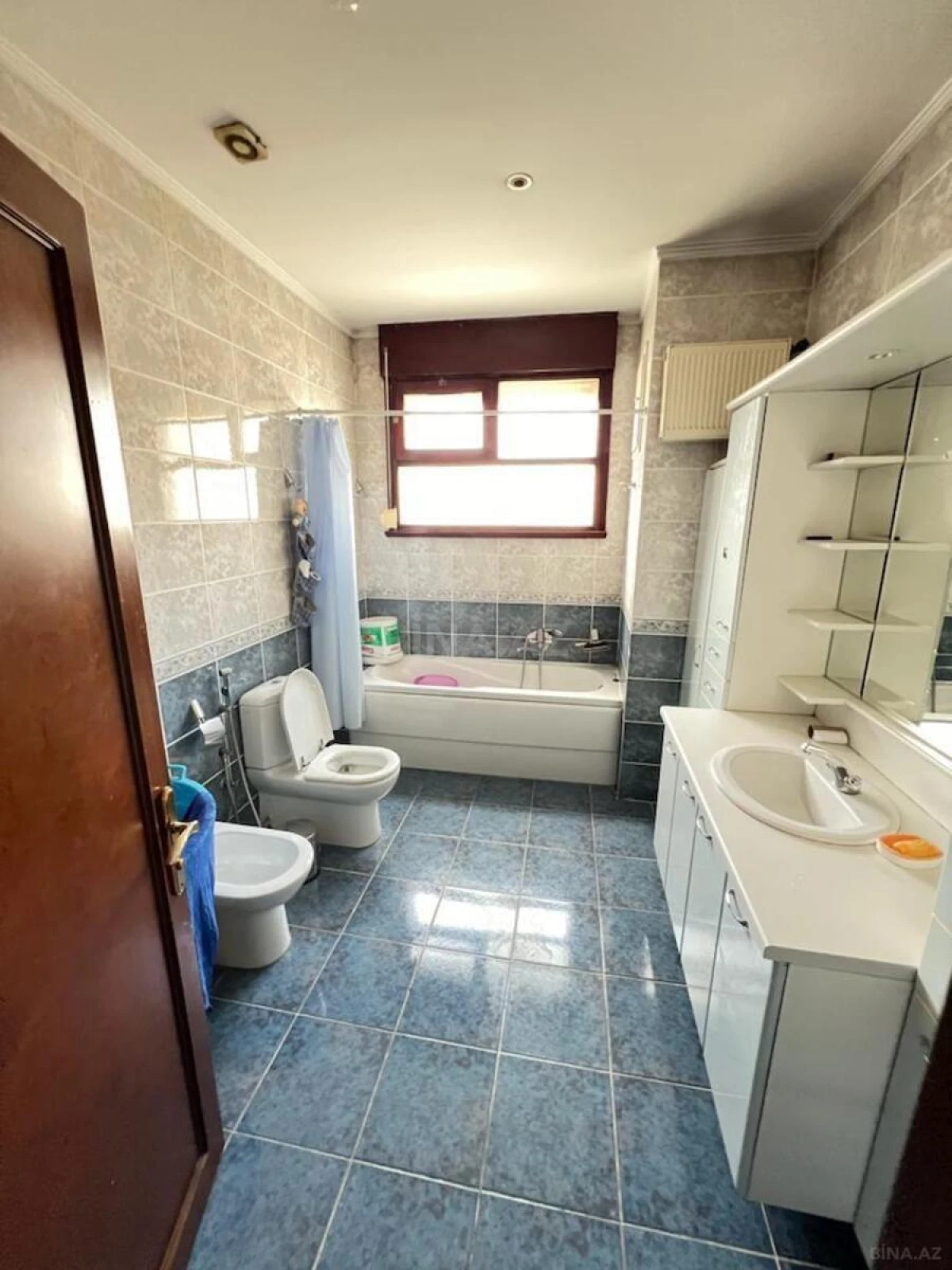 Satılır 5 otaqlı mənzil 250 m²