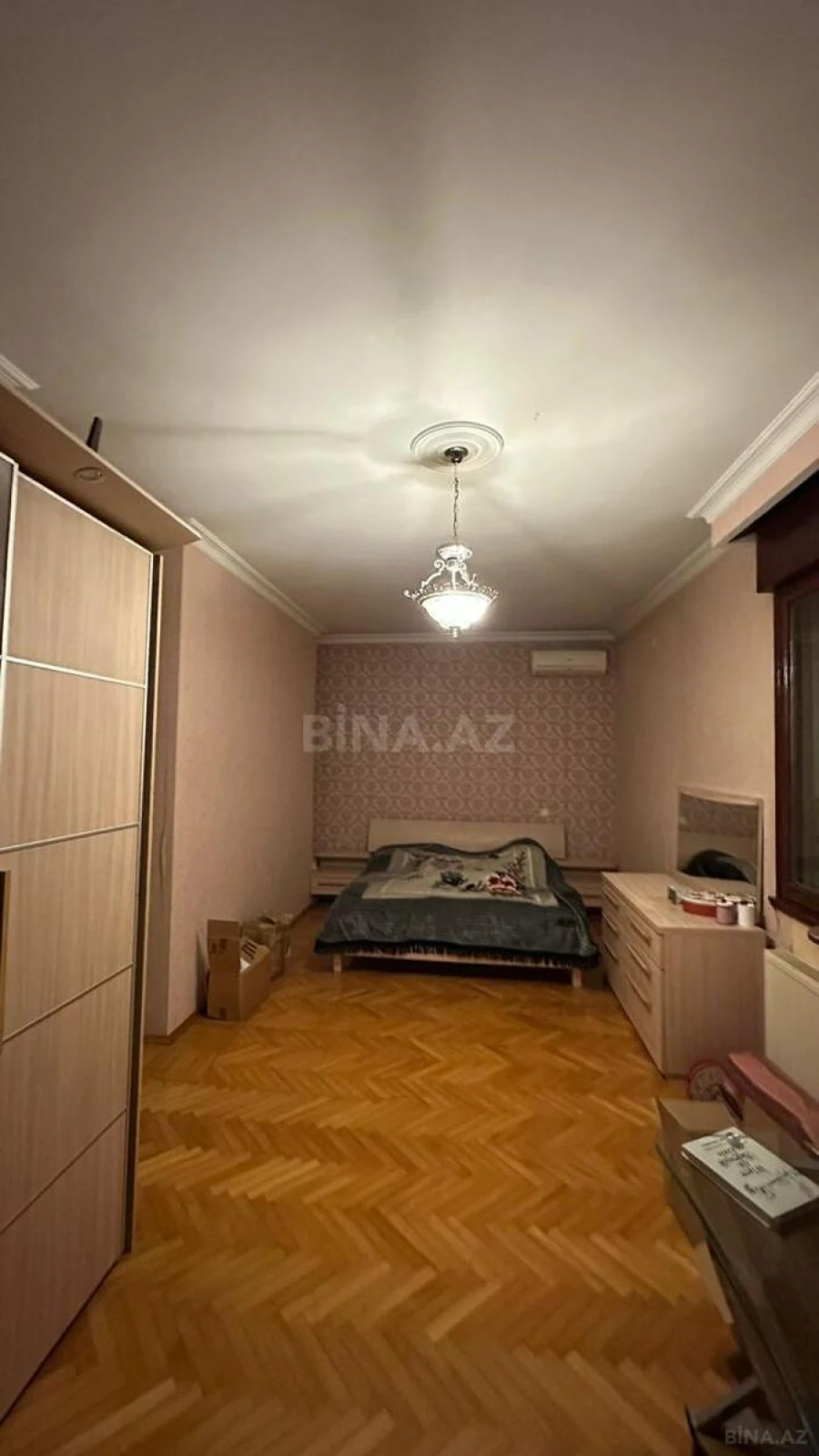 Satılır 5 otaqlı mənzil 250 m²