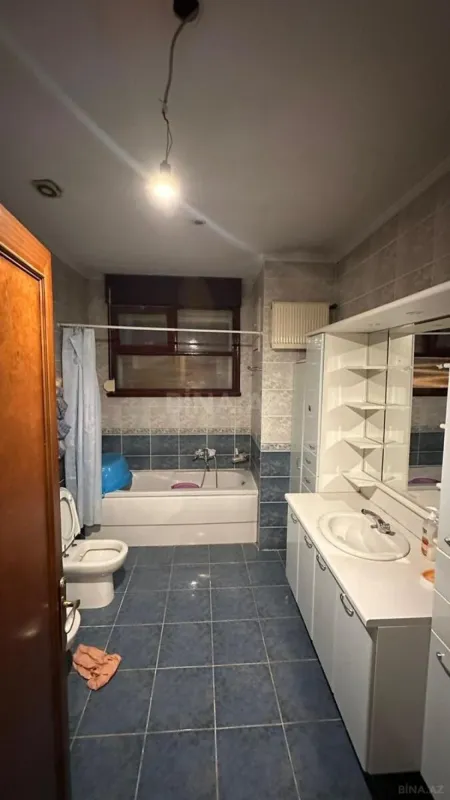 Satılır 5 otaqlı mənzil 250 m²