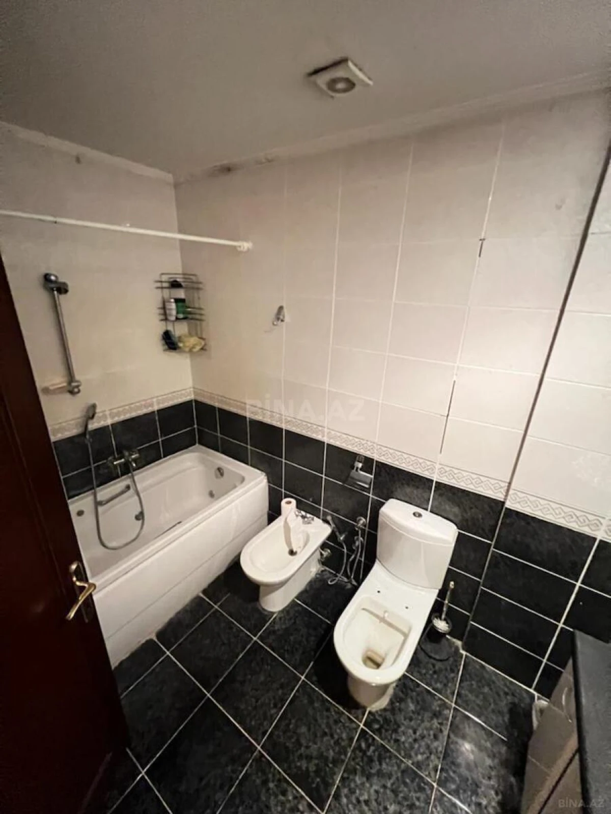 Satılır 5 otaqlı mənzil 250 m²