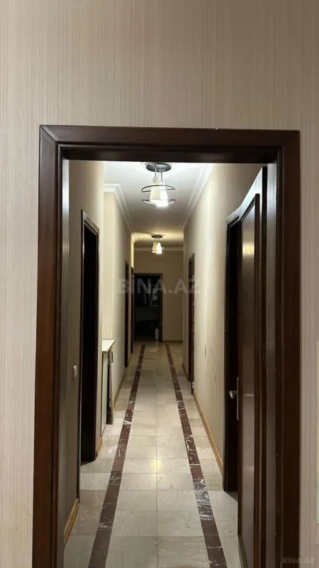 Satılır 5 otaqlı mənzil 250 m²