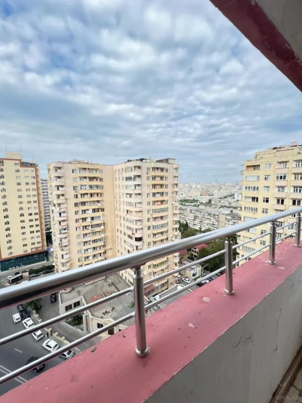 Satılır 5 otaqlı mənzil 250 m²