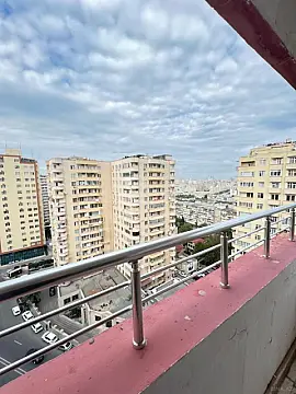 Satılır 5 otaqlı mənzil 250 m²