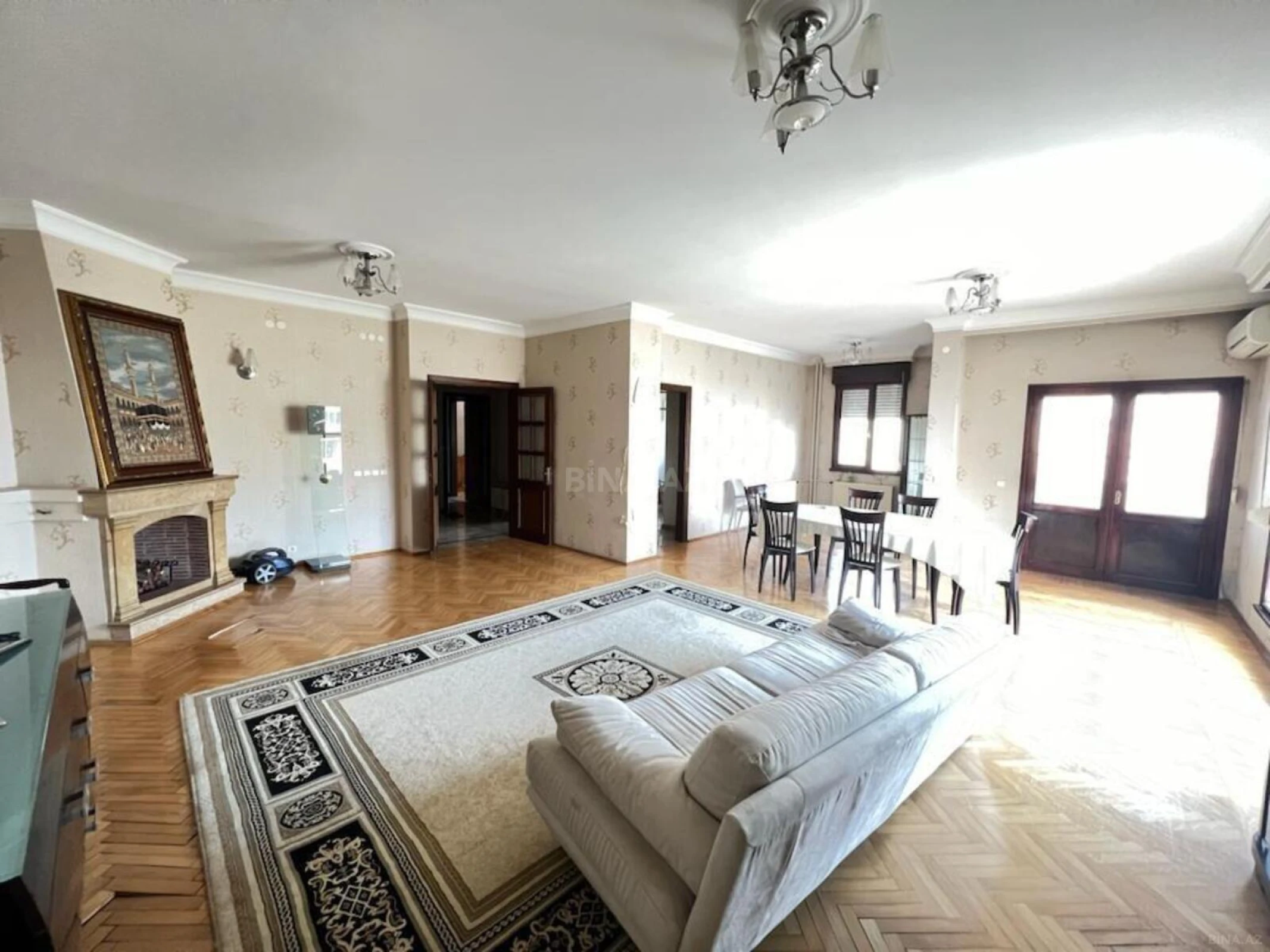 Satılır 5 otaqlı mənzil 250 m²