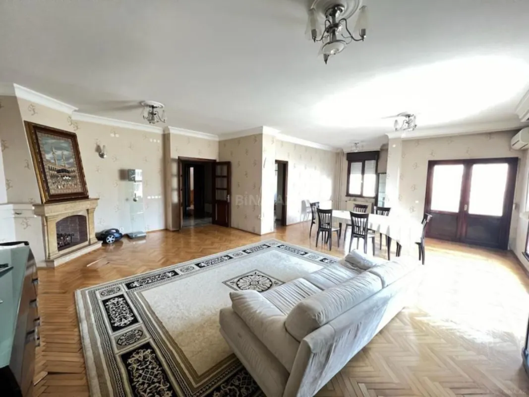 Satılır 5 otaqlı mənzil 250 m²