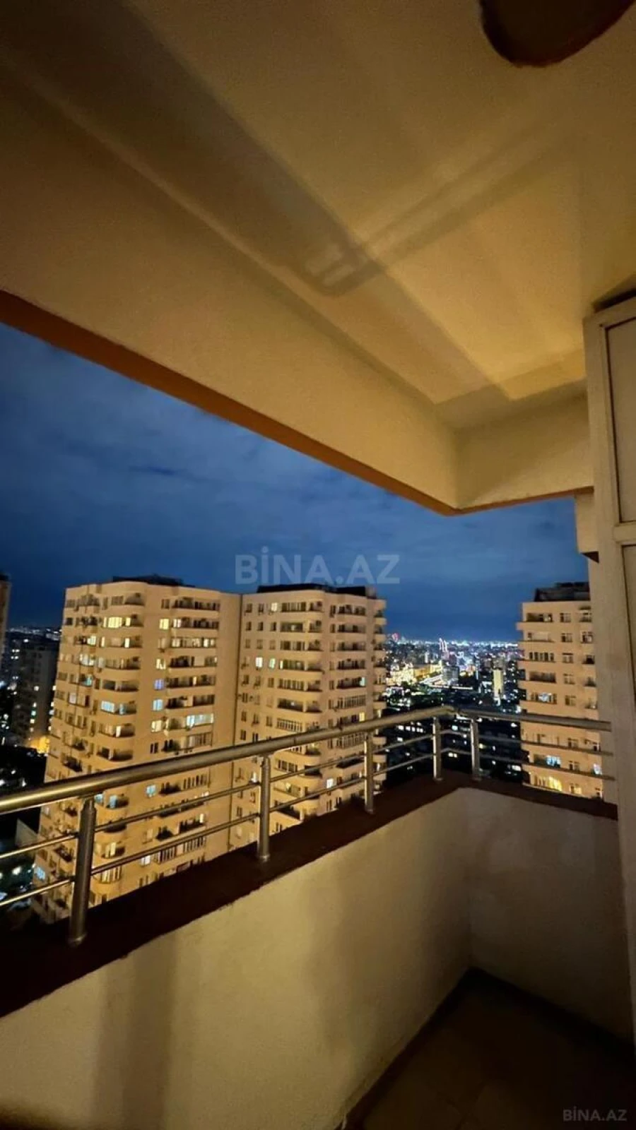 Satılır 5 otaqlı mənzil 250 m²