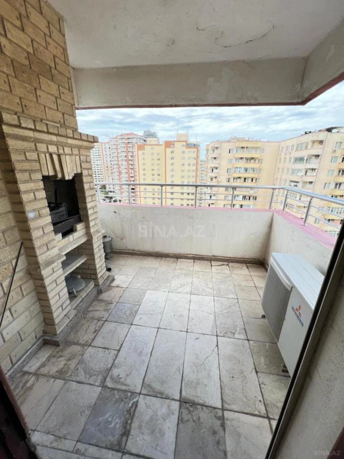 Satılır 5 otaqlı mənzil 250 m²