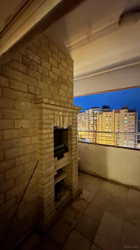 Satılır 5 otaqlı mənzil 250 m²