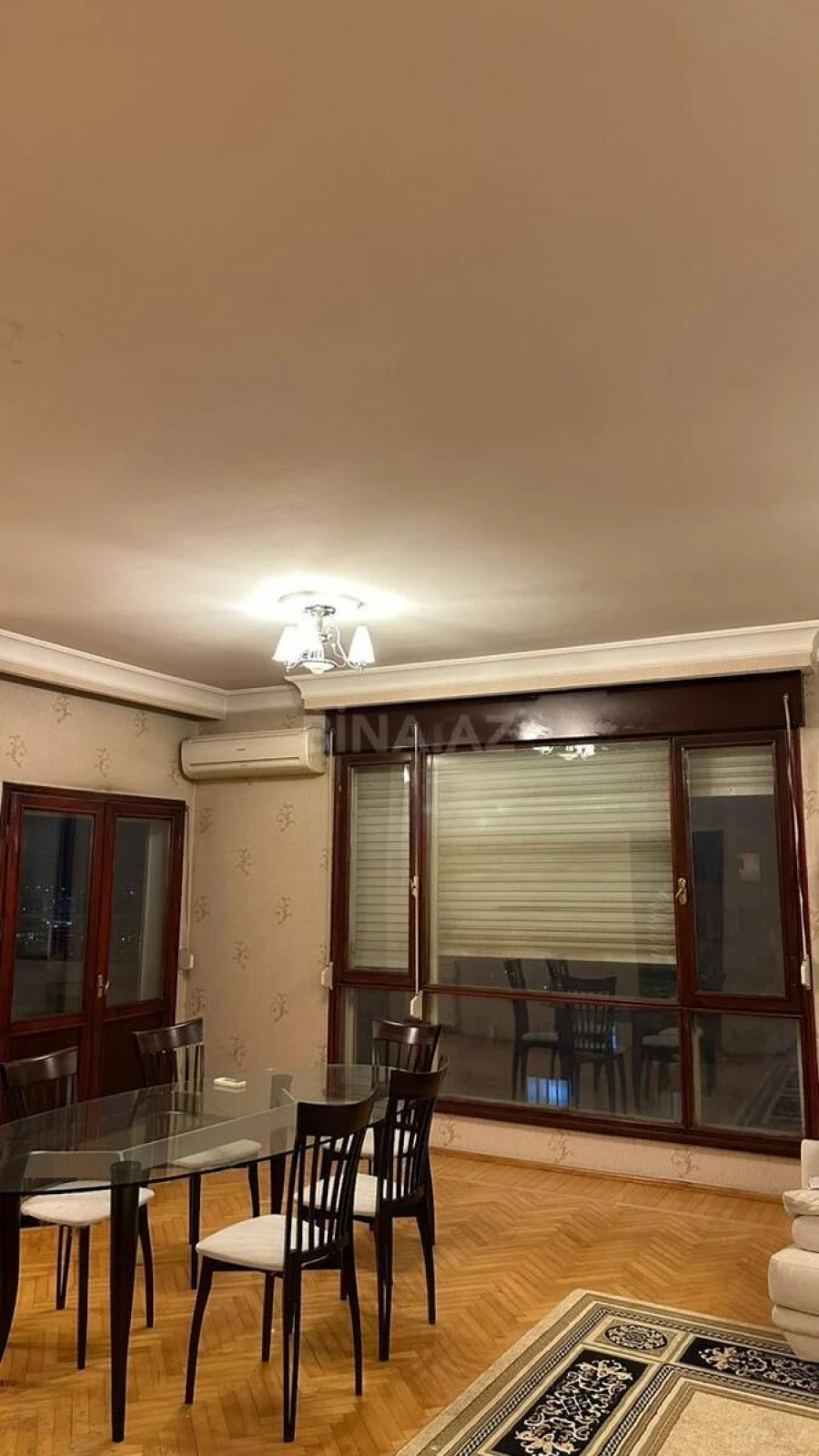 Satılır 5 otaqlı mənzil 250 m²