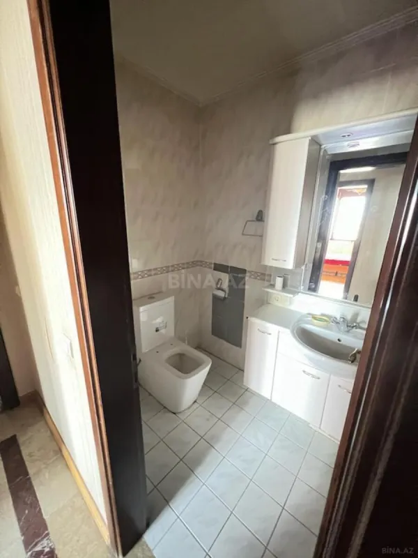 Satılır 5 otaqlı mənzil 250 m²