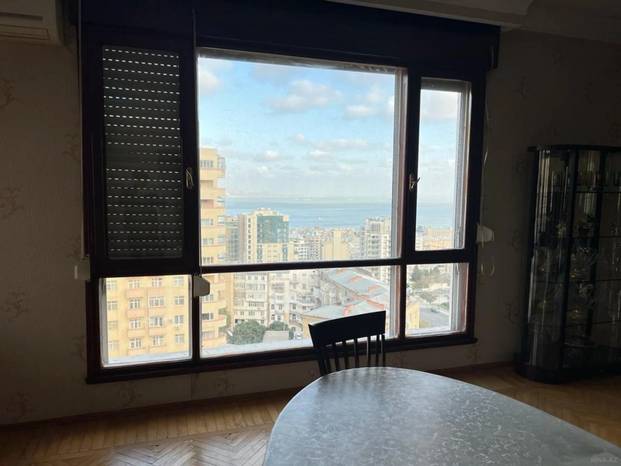 Satılır 5 otaqlı mənzil 250 m²