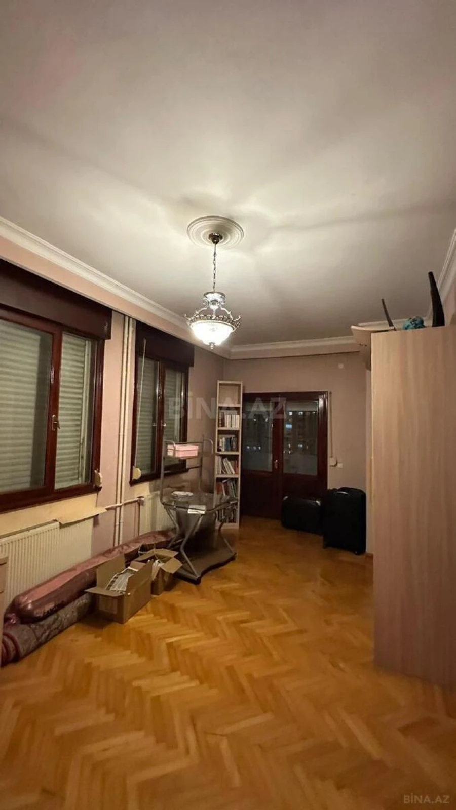 Satılır 5 otaqlı mənzil 250 m²