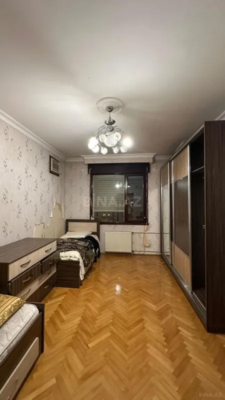Satılır 5 otaqlı mənzil 250 m²