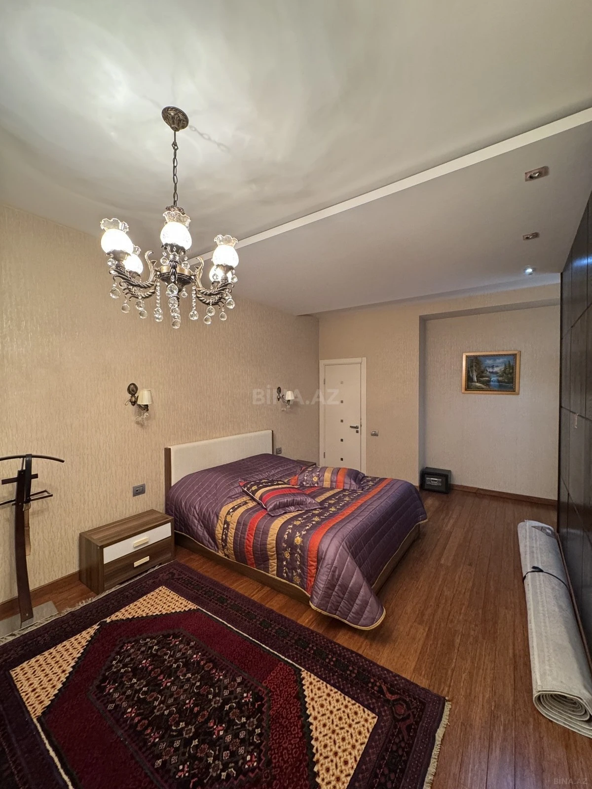 Satılır 4 otaqlı mənzil 185 m²