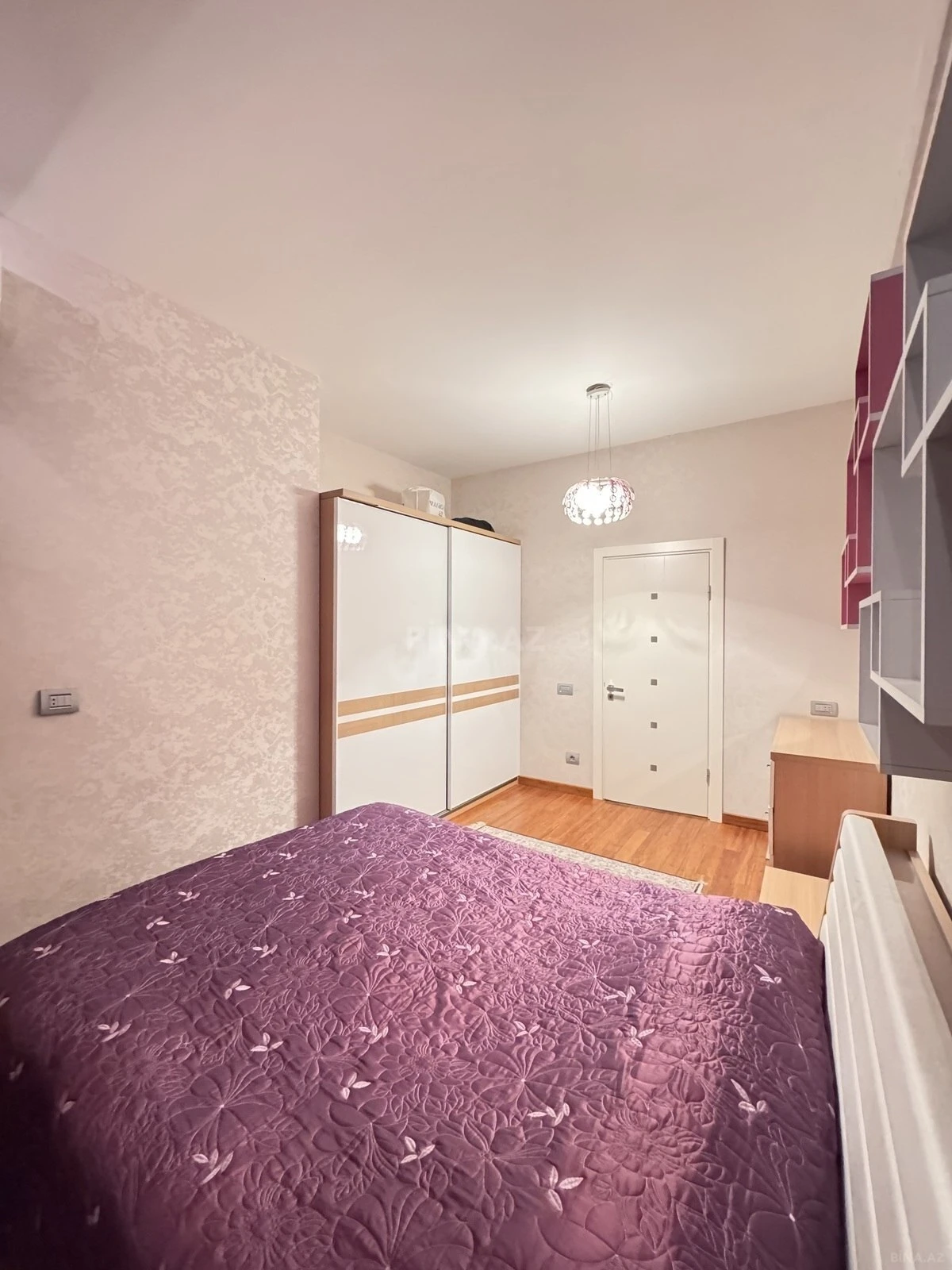 Satılır 4 otaqlı mənzil 185 m²