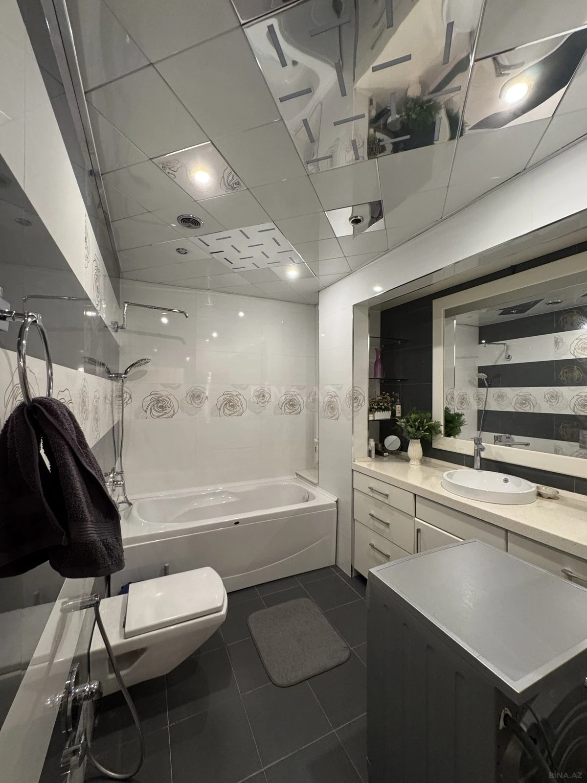 Satılır 4 otaqlı mənzil 185 m²