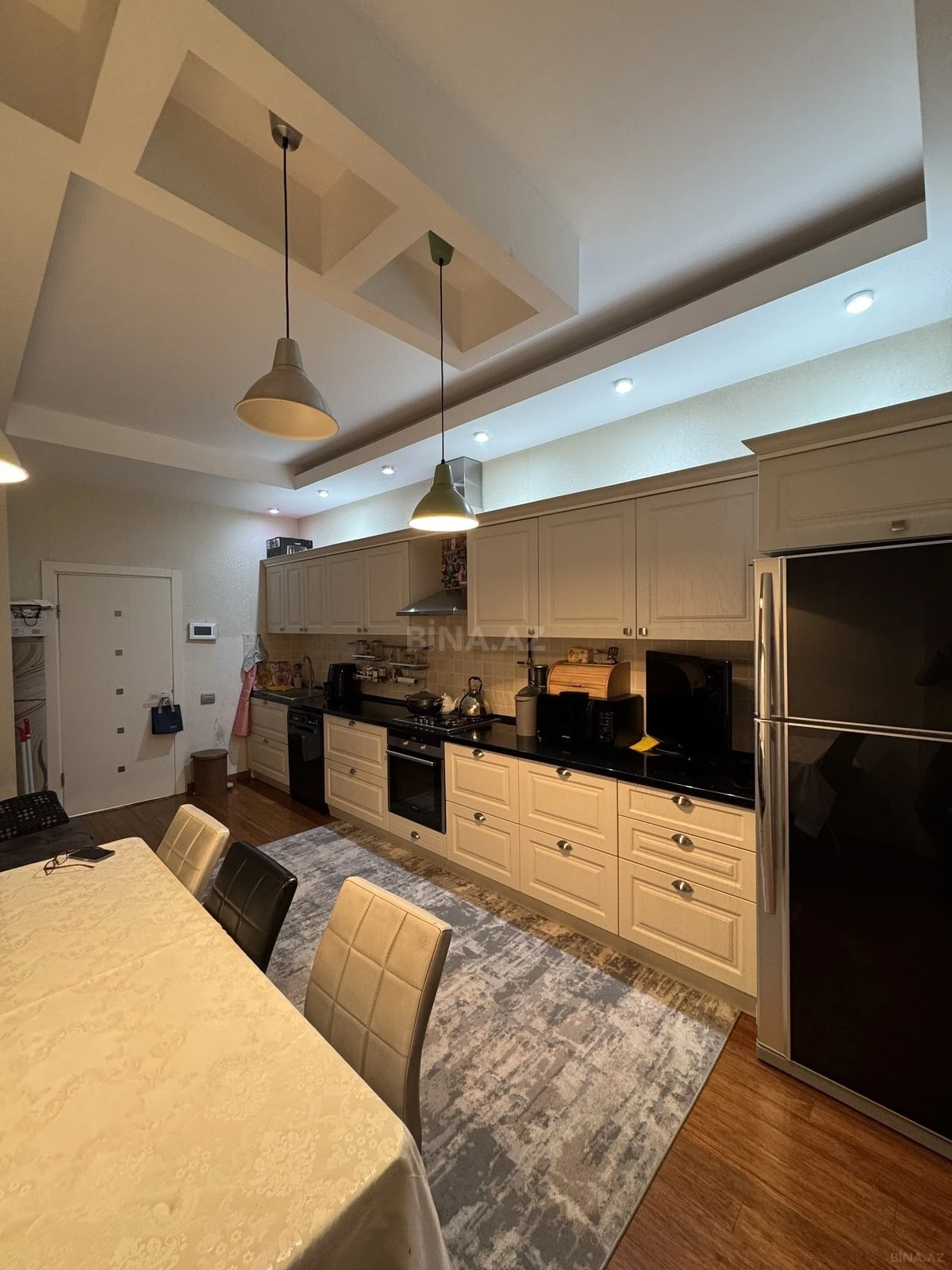 Satılır 4 otaqlı mənzil 185 m²