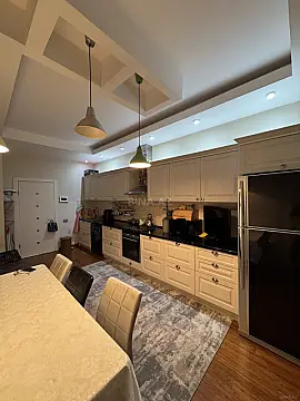 Satılır 4 otaqlı mənzil 185 m²