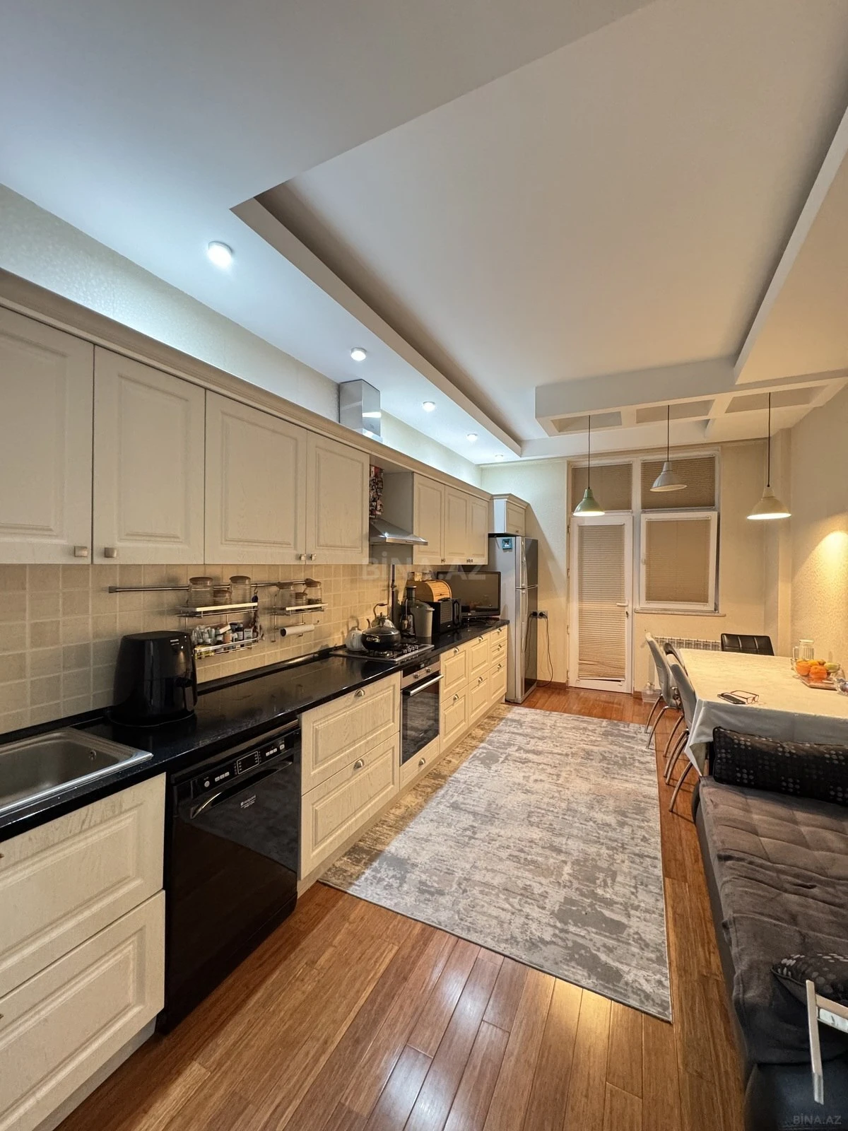 Satılır 4 otaqlı mənzil 185 m²