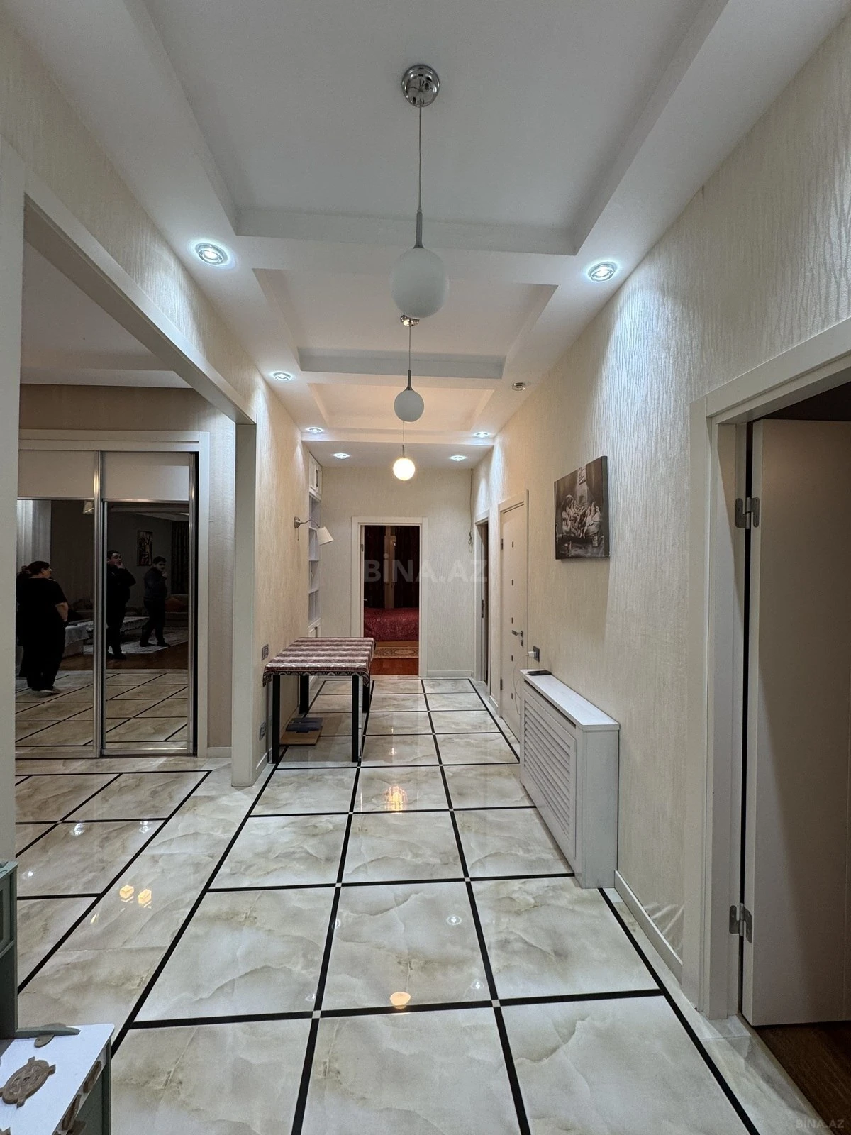 Satılır 4 otaqlı mənzil 185 m²