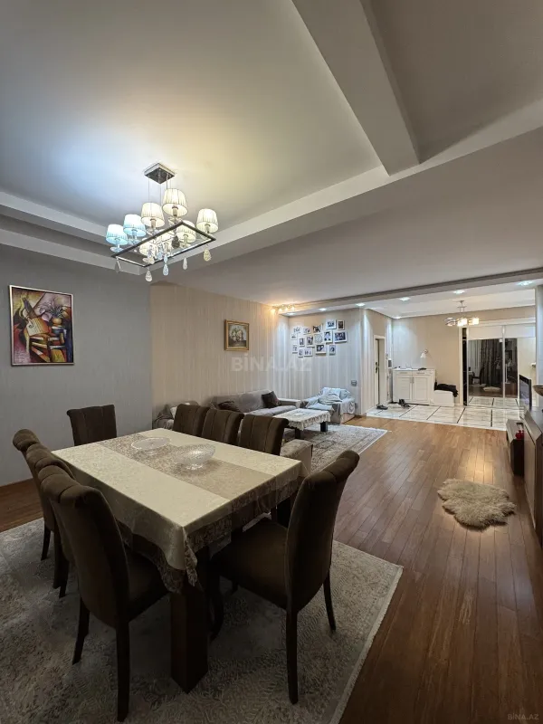 Satılır 4 otaqlı mənzil 185 m²